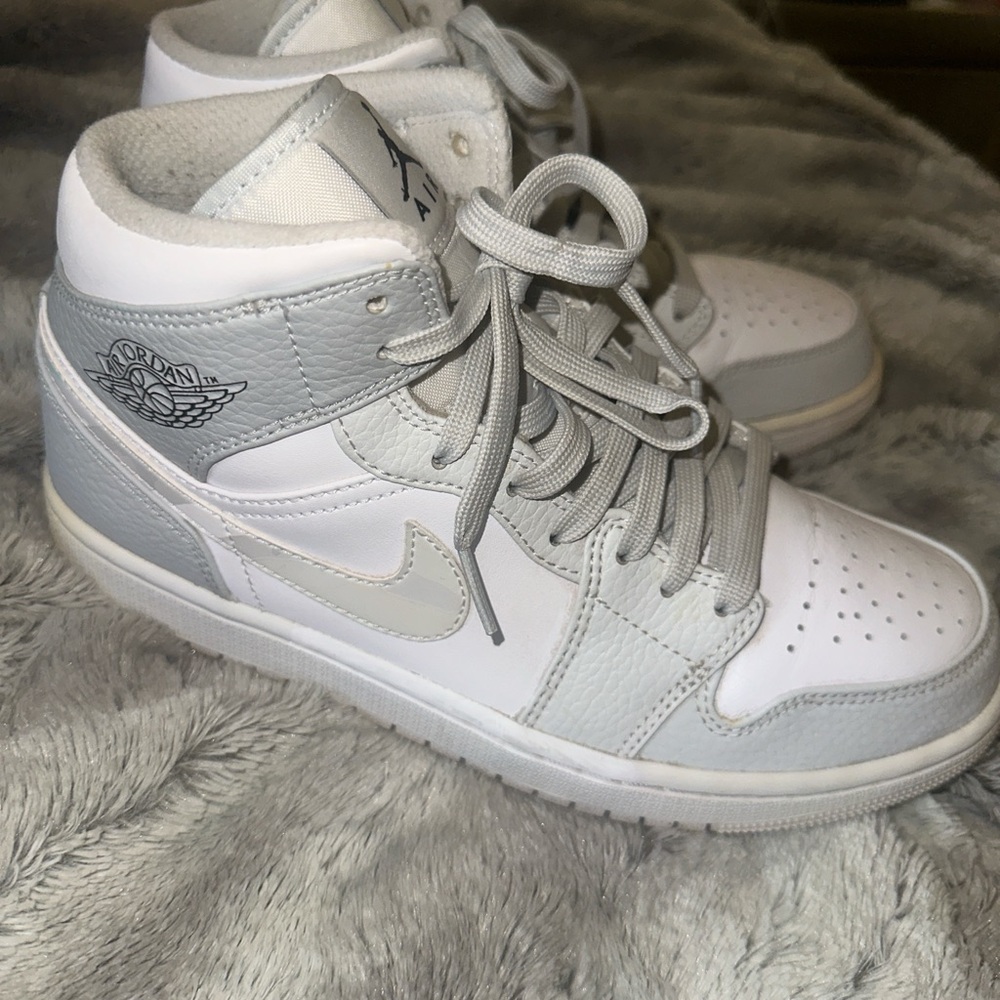 men’s size 8 “jordan” mid length grey camo shoes